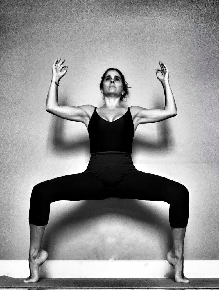 Marcela Marques  Autoconhecimento e viagens 🪷 on Instagram: Praticar yoga  vai além de apenas fazer as posturas durante minha prática, mas é também  uma forma de observar o reflexo que minha